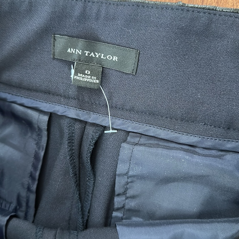 Ann Taylor Navy blue pants high waist
New without tags - Picture 3 of 9